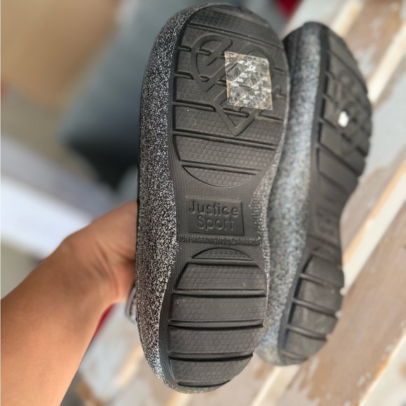 Justice Kids Black Clogs with Fun Charms NEW - Picture 4 of 4